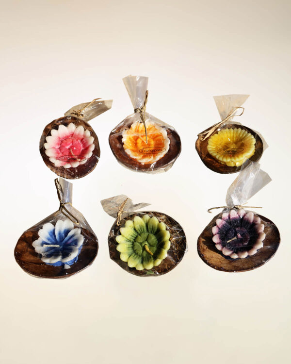 CANDELE FIORE SU PIATTINO DI COCCO