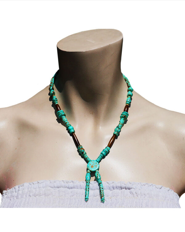 COLLANA IN OSSO LAVORATA CON CENTRALE TONDO PIATTO