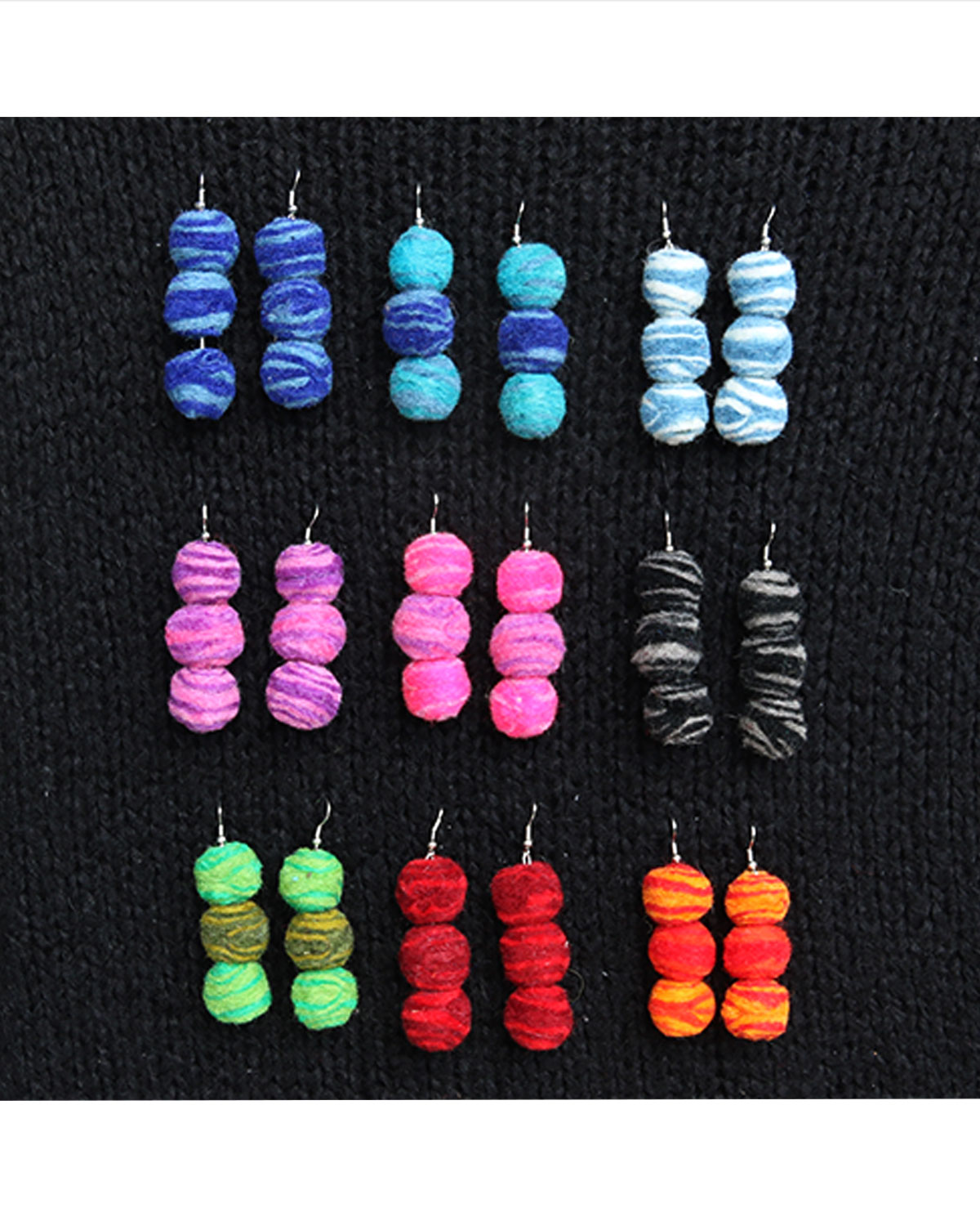 8473 ORECCHINI IN LANA COTTA 3 PALLINE A SPIRALE