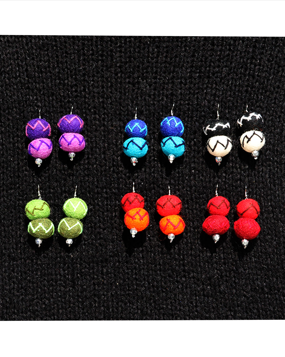 8484 ORECCHINI IN LANA COTTA DUE PALLINE ZIG ZAG