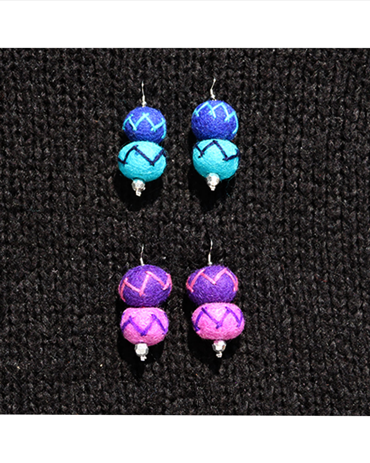 8484_1 ORECCHINI IN LANA COTTA DUE PALLINE ZIG ZAG