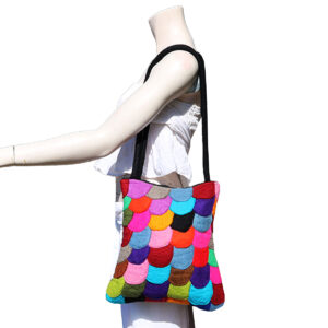 BORSA IN LANA COTTA CON CERCHIETTI COLORATI APPLICATI