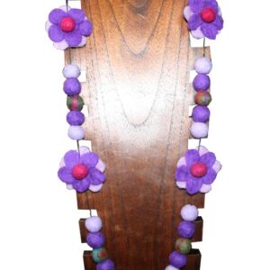 COLLANA IN LANA COTTA CON MARGHERITE E FILE DI PALLINE