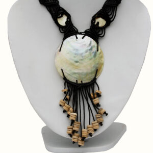 COLLARI  LAVORATI A MACRAME' E MADREPERLA